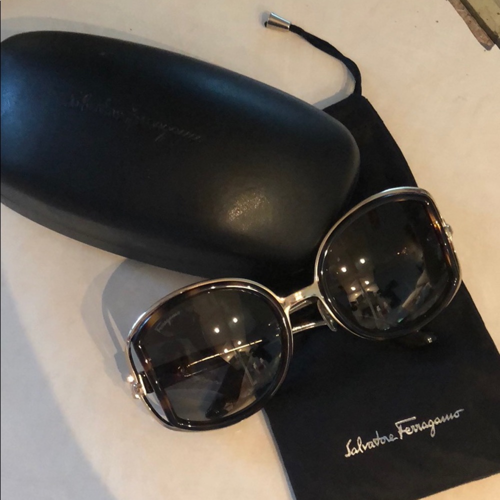 **Authentic** Salvatore Ferragamo Glasses😎